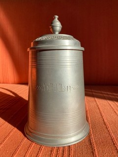Antiker Zinn Deckelkrug über 200 Jahre alt Gravur „18 HL 19“ mit Engelmarken