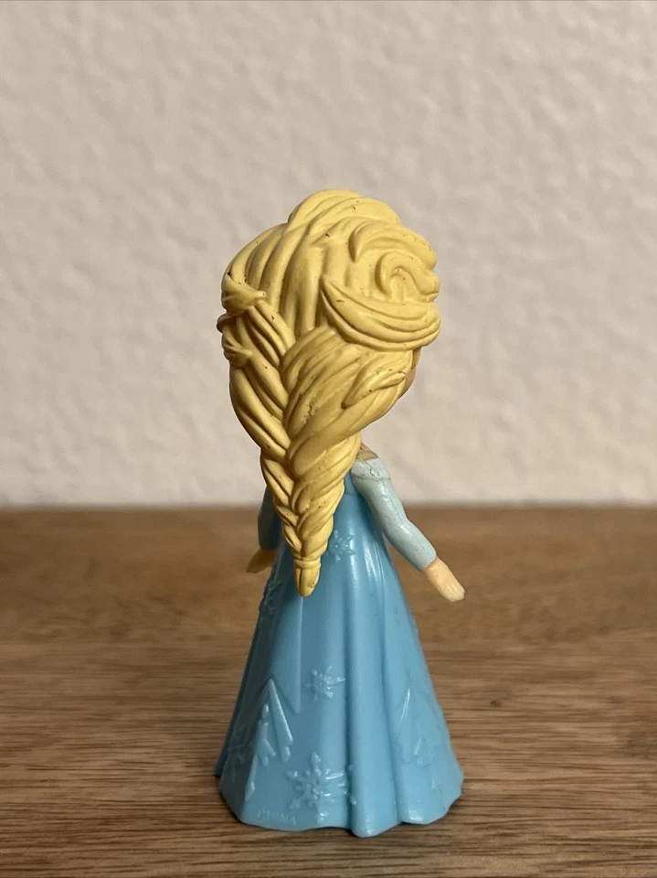 "MINI FIGURA DE JUGUETE PLÁSTICO DE 3"" DE VIAJE CONGELADO DE ELSA DISNEY Foto 4 de 4