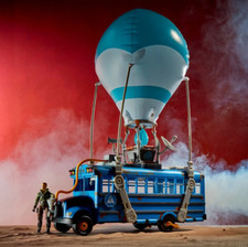 Fortnite Battle Bus con Action Figure Jonesy Playset - Regalo Giocattolo Bambini