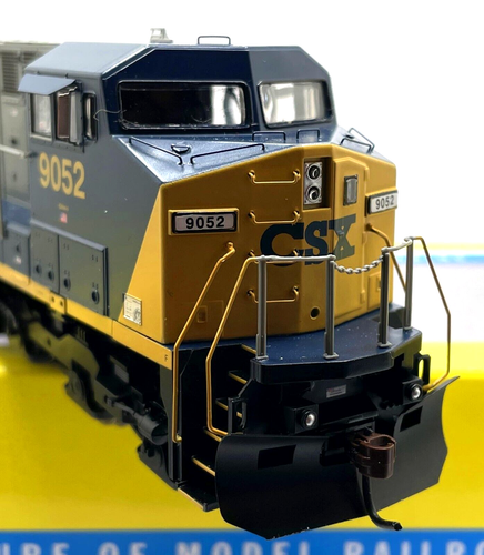 HO ATHEARN 77960 DASH 9-44CW CSX # 9052 DCC QUICK PLUG EQUIPPED - Picture 3 of 3