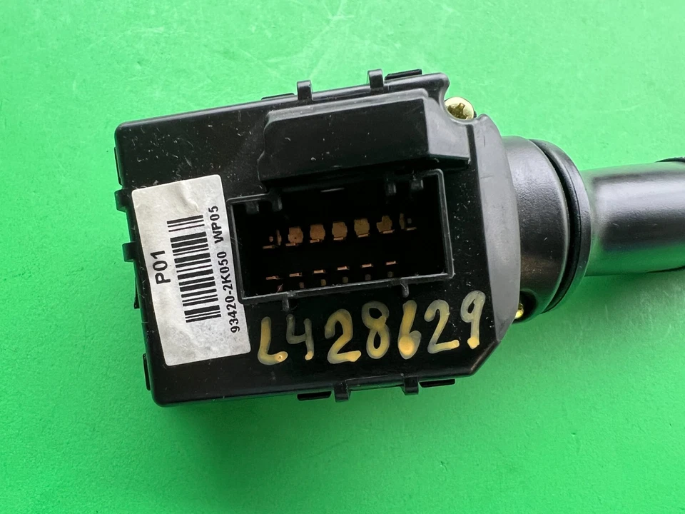Interruptor de control de limpiaparabrisas Kia Sportage 2011 a 2013 OEM 93420-2K050 Foto 4 de 4