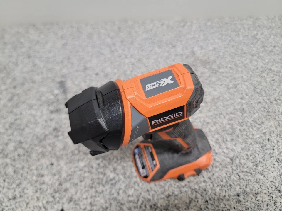 Linterna enfocada LED RIDGID R8693 Gen5x 18V inalámbrica de iones de litio (solo herramienta) Foto 4 de 4