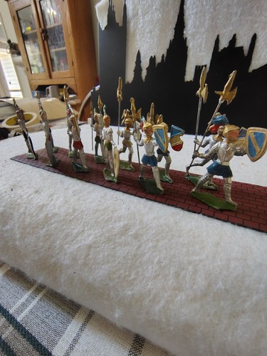 Britains/Johillco Medieval Knights on Foot set of 12 - Picture 4 of 5