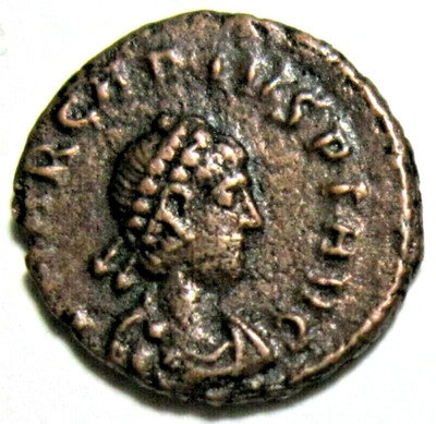 ARCADIUS, 383-408 AD. AE 4. CYZICUS MINT.  VICTORY, CAPTIVE AND CHI-RHO REVERSE.