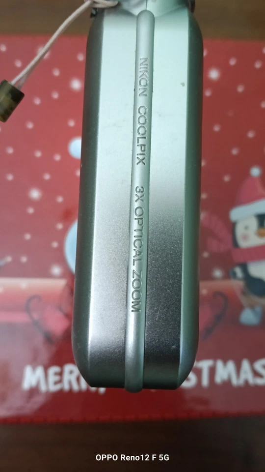 Nikon Coolpix SQ – Fotocamera Digitale Compatta (Vintage) + Cavalletto in Regalo - Immagine 3 di 4