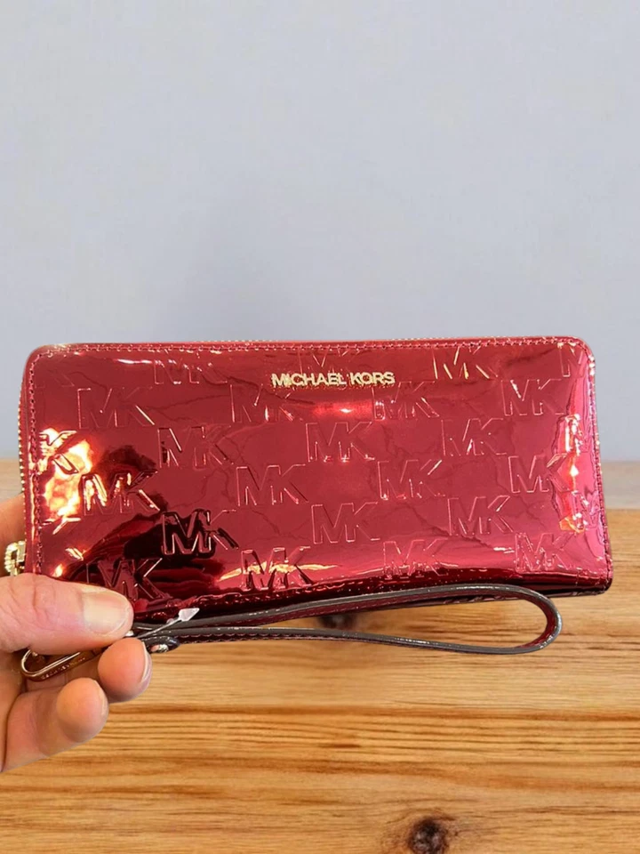 Portafoglio donna Michael Kors grande logo metallizzato inciso continentale ciliegia - Immagine 4 di 4