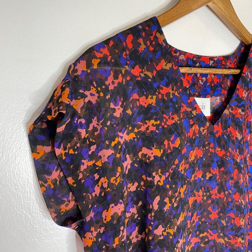 Camisa transparente Cabi púrpura geométrica manga gorra cuello en V talla XS para mujer’s - Imagen 4 de 8