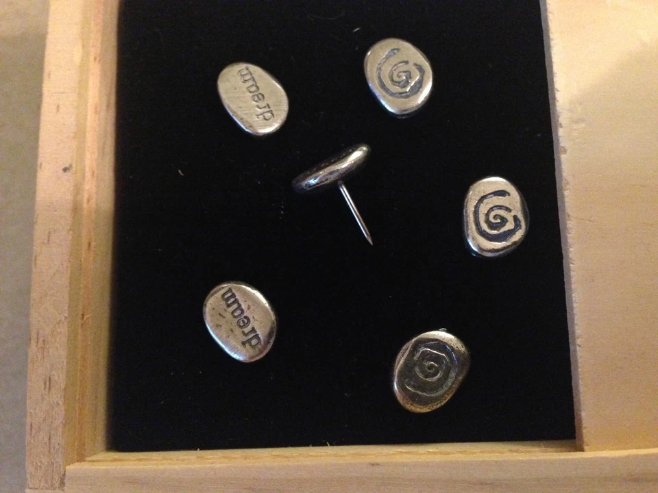CARLY'S WISH METAL PEWTER LOOK PUSH PINS - DREAM (6 pins in Wood Box)  (2791) - Image 3 of 4