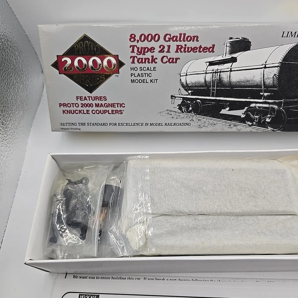 Life-Like HO Scale Proto 2000: 8,000 Gallon Tank Car Series #21283 Shell #1453 - Image 2 of 4
