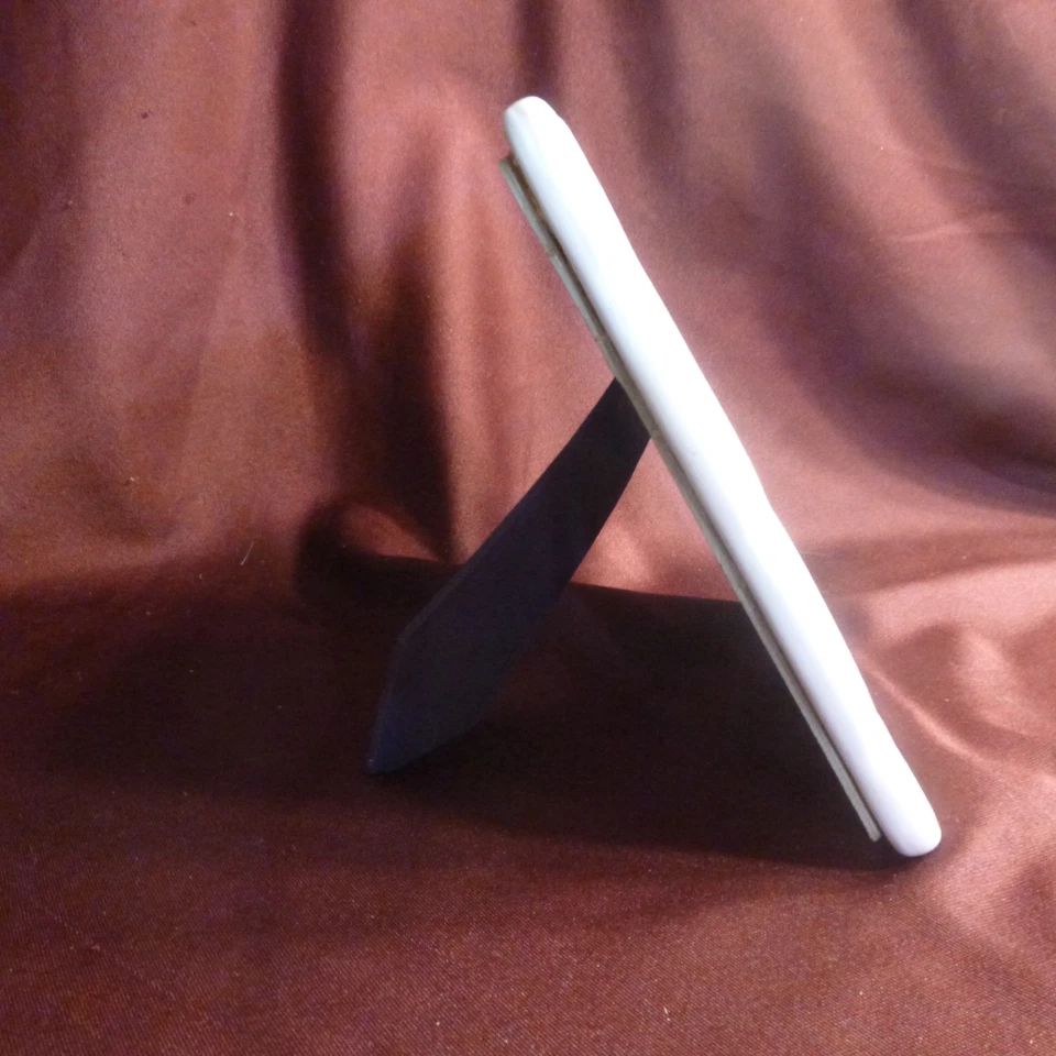 Moldura de porcelana com borda floral - comporta foto 6x4" - Excelente estado usado - Imagem 2 de 4