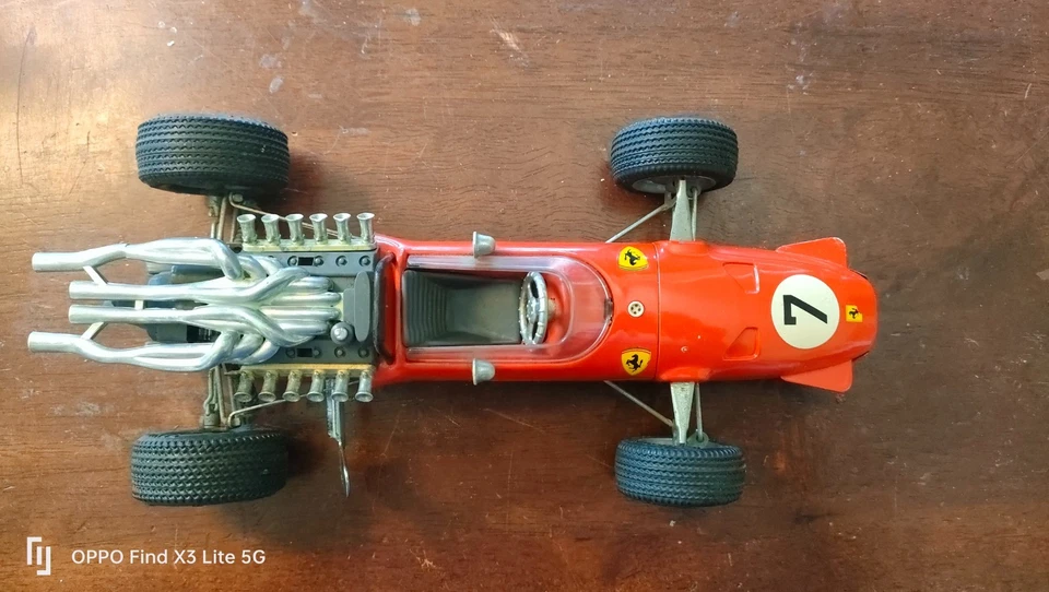 Modellino Ferrari F.2 320PS scala 1/16 con motore a molla funzionante Shuco 1965 - Immagine 3 di 4