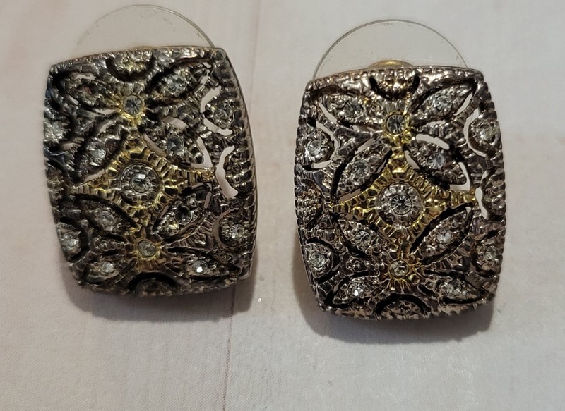 Vintage Black and Gold Pave Rhinestone Stud Earrings. Costume Jewelry, Floral