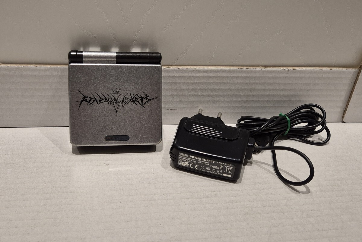 Game Boy Advance SP Edizione Limitata Kingdom Hearts: Catena Di Memori, NTSC-J (Giappone)