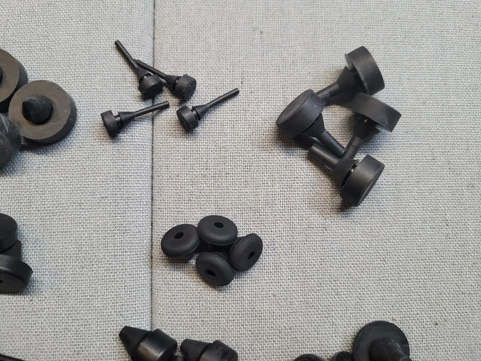 Kit de parachoques de goma para GM Chevy guantera matrícula cenicero gas Dr 32 piezas kit Foto 4 de 4