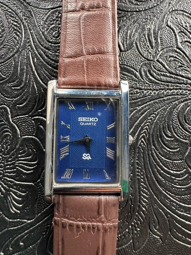 RARE BLUE SILVER Vintage Seiko Slim Quartz Men’s Wrist Watch