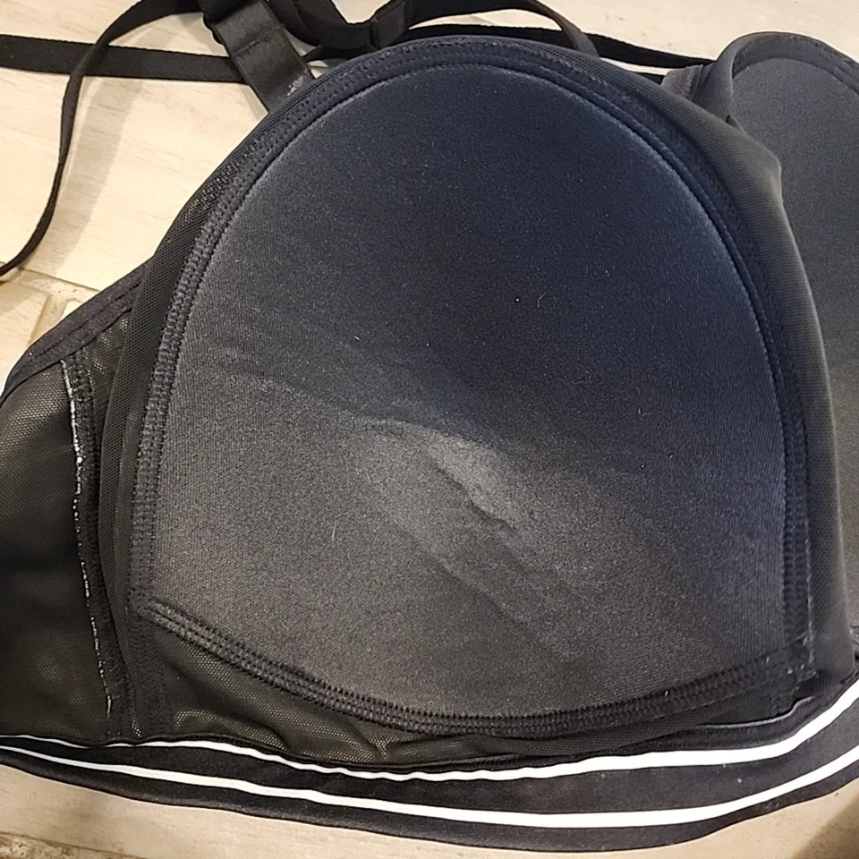 Sujetador deportivo Livi No Wire 44C negro blanco rayas tazas moldeadas inalámbricas  Foto 3 de 4