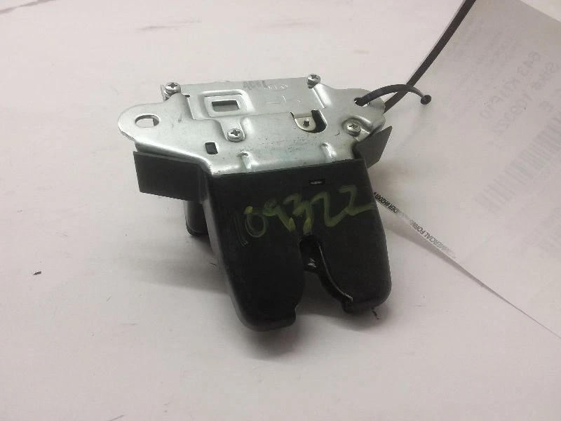 Mecanismo de actuador de bloqueo eléctrico tapa maletero trasero Kia Forte 2010 2011 2012 2013 OEM Foto 3 de 4