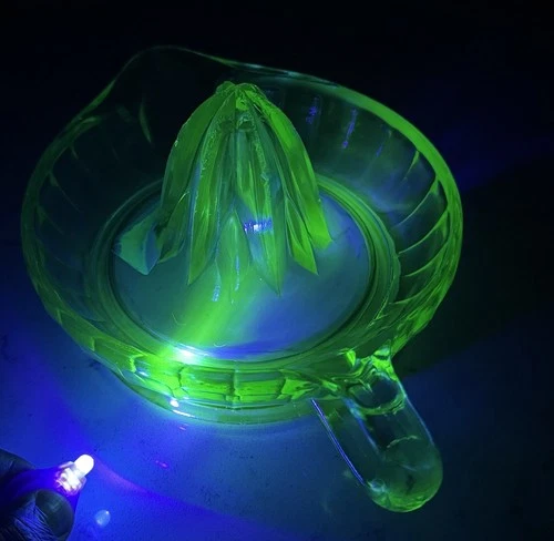 Vintage Depression Glass Large Green Vaseline Uranium Citrus Reamer Juicer 🔥