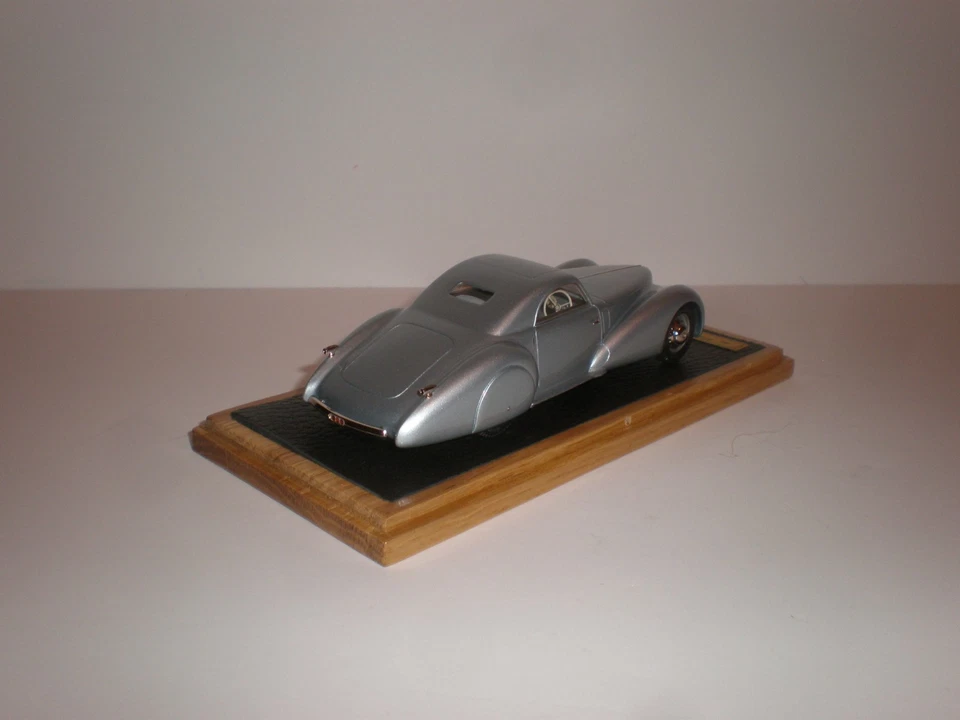 EMC Alfa Romeo 6C 2500 SS Stabillimenti Farina 1940 light blue - Image 4 of 4