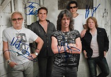 Foreigner Mick Jones Kelly Hansen Pilson Gimbel autograph signed 20x28 cm picture