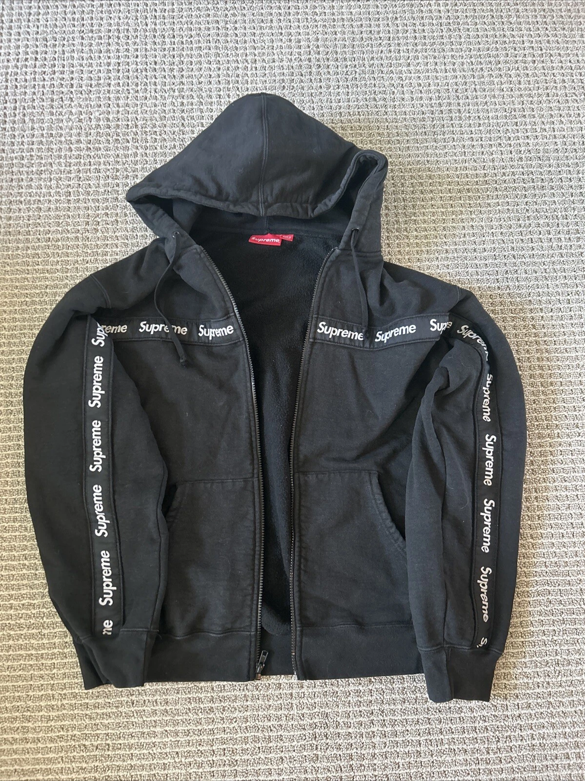 Sweat à capuche Supreme