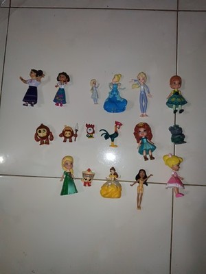  Lot of 17 Mini Princess Dolls Mixed Characters   Pre-Owned