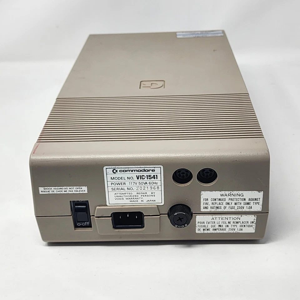 Commodore 64 5.25" Floppy Disk Drive VIC 1541 with Manual - No Cables - UNTESTED - Image 4 of 4