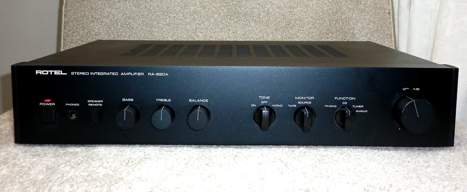 Audiophile ROTEL RA-820A Stereo Amplifier with MM Phono Stage-Free quality wires - Image 2 of 4