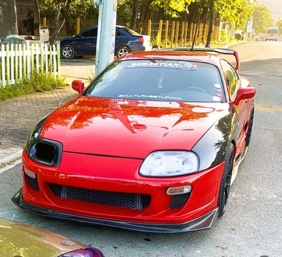 Guardabarros Toyota Supra mk4 OEM en carbono Foto 2 de 4