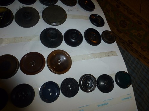 Vintage HUGE LOT OF 75 JUMBO BUTTONS Carved Bakelite Celluloid Plastic 3/4-2" VG - Picture 6 of 11