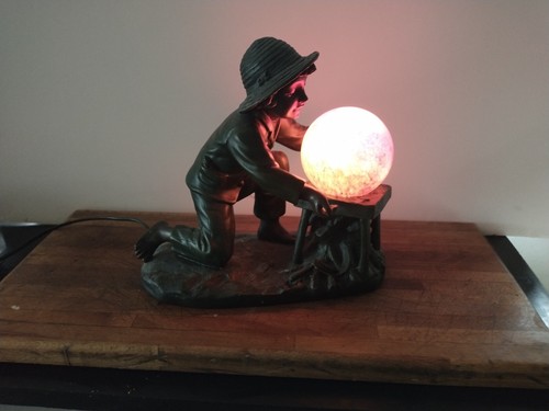 Sweet Vtg Glass Globe Table Lamp Light Kneeling Boy Figural Bronze Resin - Picture 6 of 7
