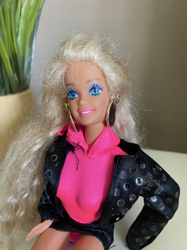 3 boites neuves barbie 3 jupes differentes voir les autres je groupe