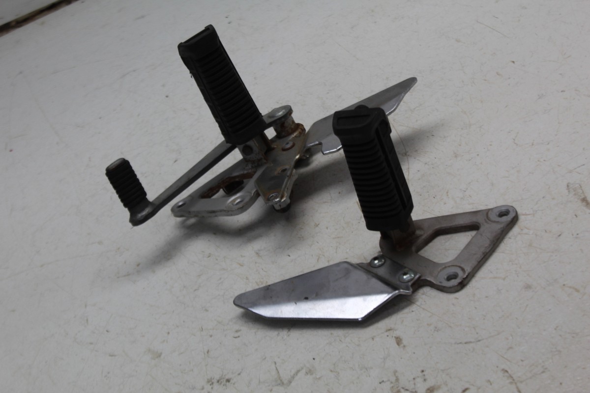 04-09 SUZUKI GS500F RIGHT LEFT REARSETS REAR SET DRIVER FOOT PEGS
