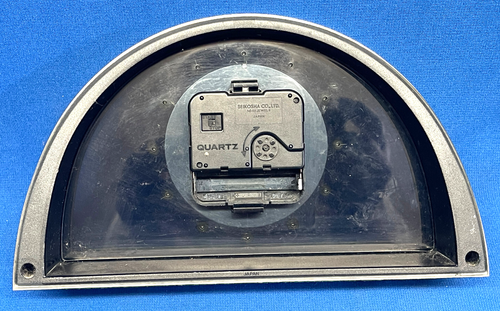 Vintage Seiko Half Moon Gold Tone Black Dial Mantle Clock TESTED WORKING QQZ137G - Picture 5 of 5