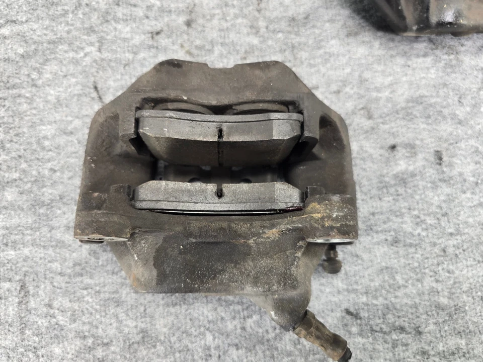 Front Brake Caliper Calipers Set Assembly Mercedes R129 Sl500 Sl320 oem - Image 4 of 4