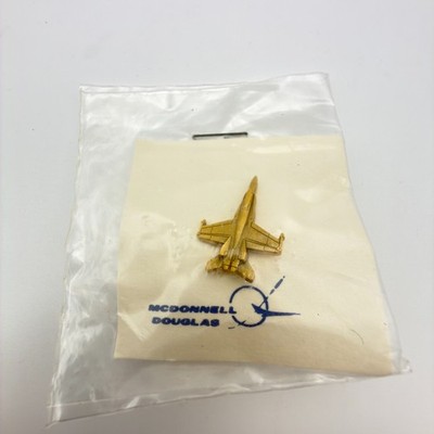 McDonnell Douglas F/A-18 Hornet Lapel Pin Gold Tone NOS Sealed Original MDC Card
