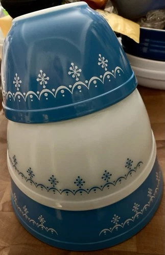SALE!  Pyrex Blue Garland Snowflake Mixing Bowls, Vintage, Three