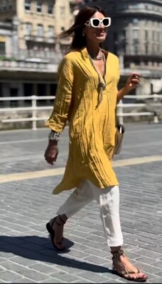 zara pleated knit tunic dress Zara pleated long knit dress with contrasting fabric Size: S Width: 35 Waist: 31 Length: 140