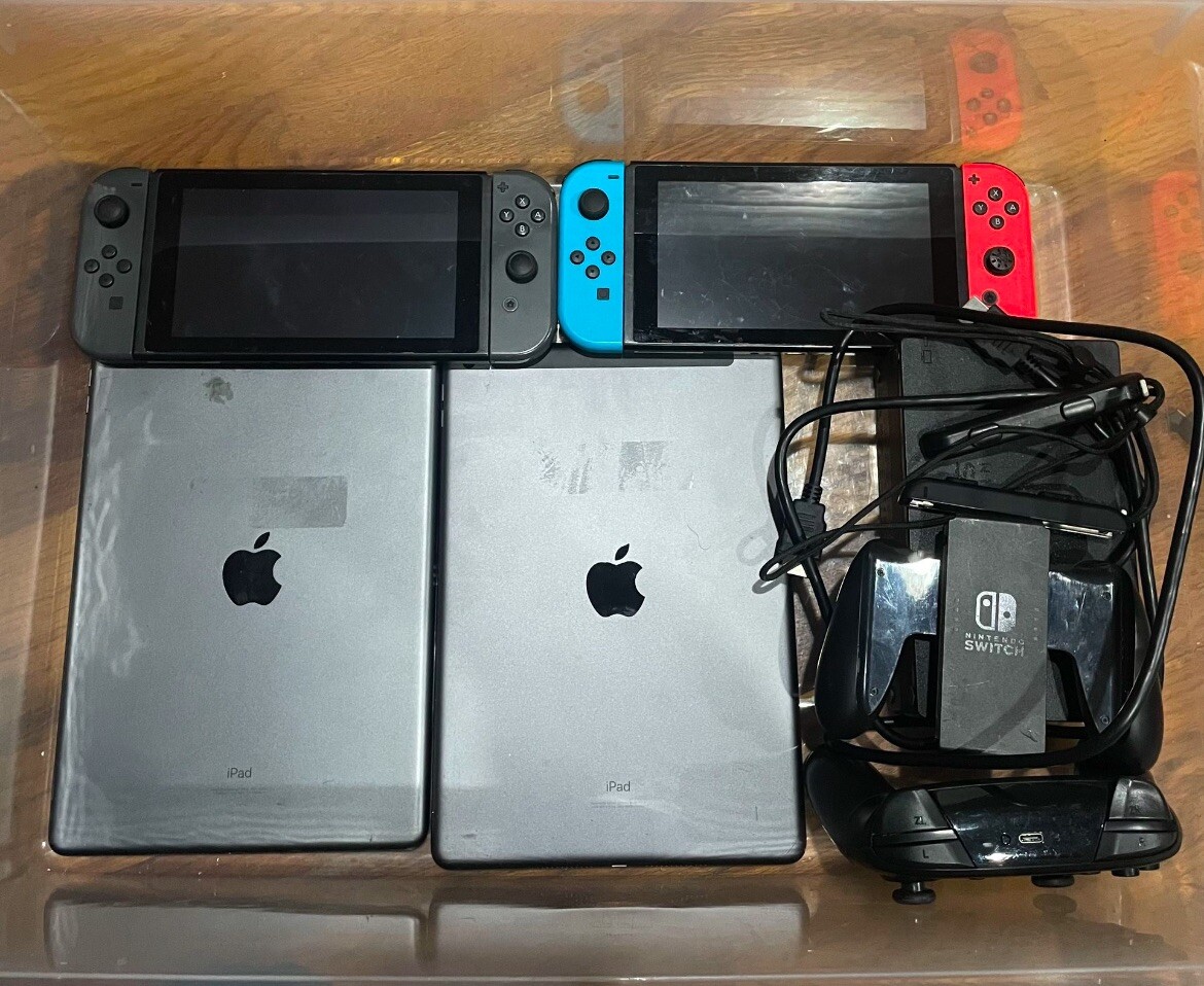 iPad With Netendo Switch (comes With Accessories)-image