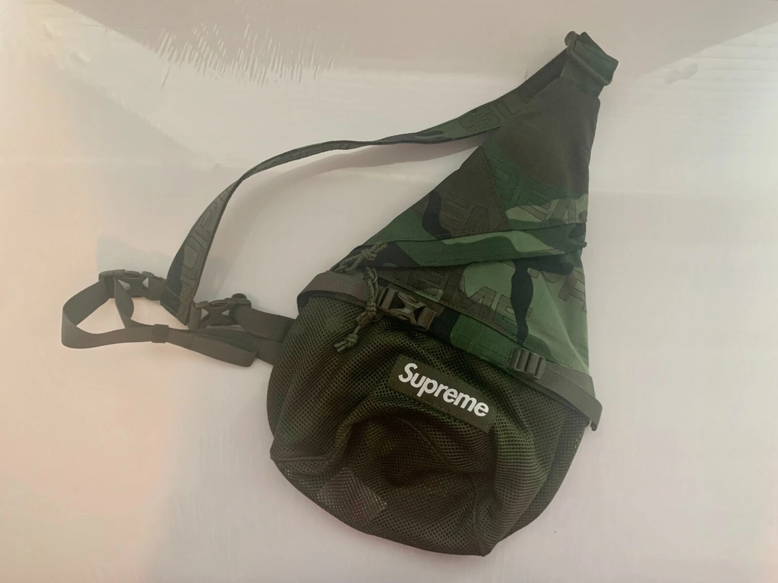 Sac Supreme Sling neuf (FW21) camouflage Woodland