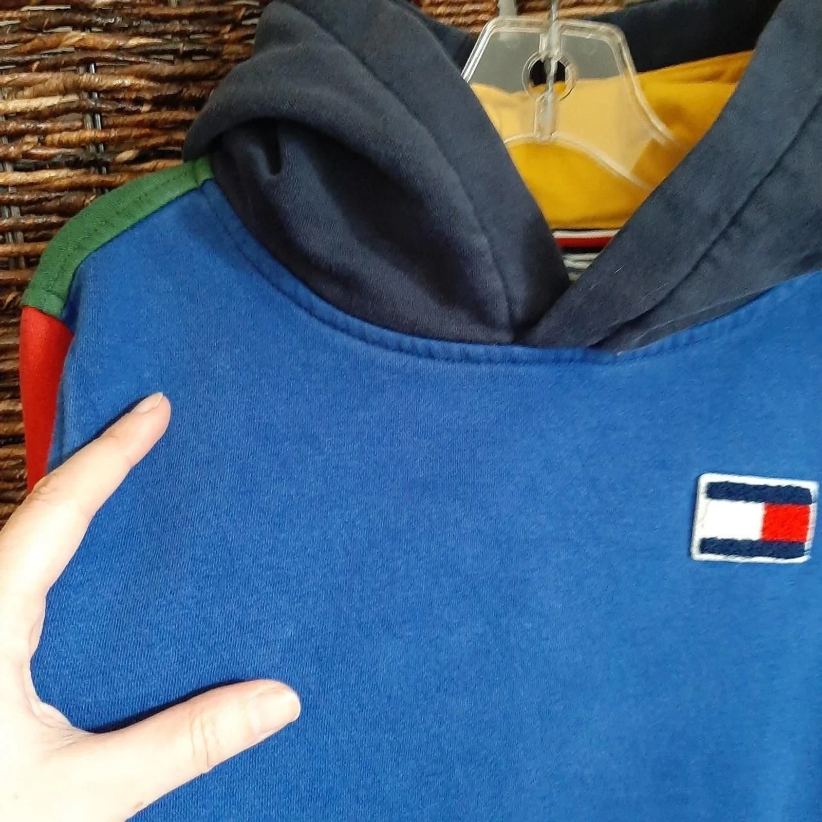 VETEMENTS Tommy Hilfiger Felpa con Cappuccio Blu Medio Felpa Preppy Varsity Lettere Colorblock
