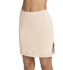 Jockey women  s No Panty Line Lace Slip style 1935 in beige size S New