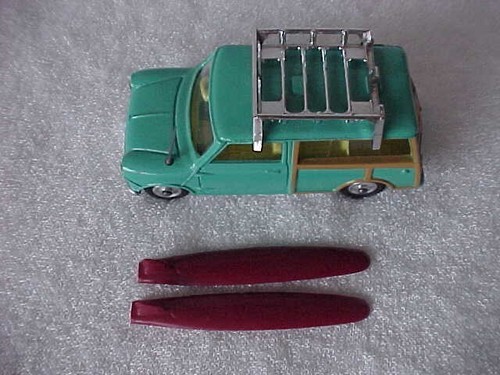 VINTAGE CORGI TOYS 485 AUSTIN MINI COUNTRYMAN CAR SURF-BOARDS ORG. BOX NO SURFER - Picture 6 of 23