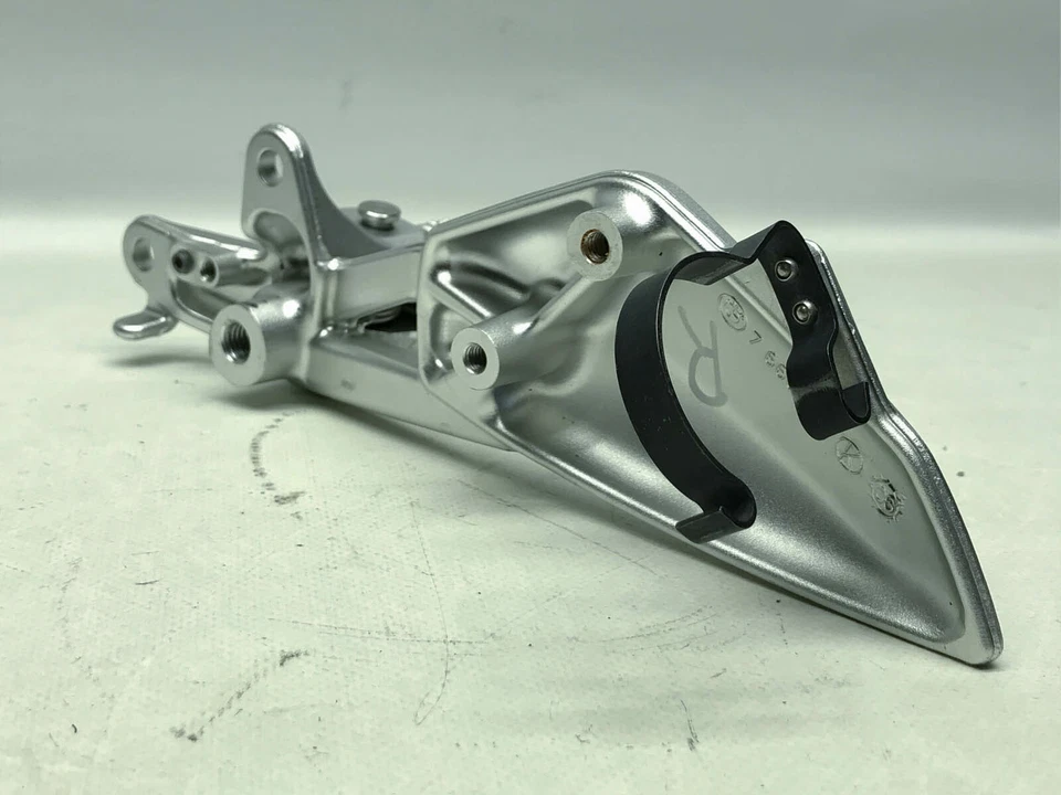 Clavija de suspensión reposapiés derecha BMW K1200S Fussraste (5) 06' K1200 S Foto 4 de 4