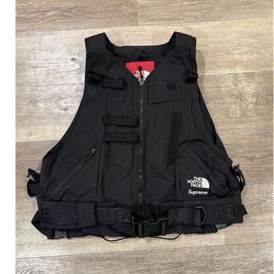 The North Face Supreme RTG Utility Vest Black M Adjustable Zip Multiple Pockets