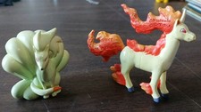 1999 ORIGNAL 2" POKEMON C.G.T.S.J TOMY RAPIDASH & VULPIX NINTENDO