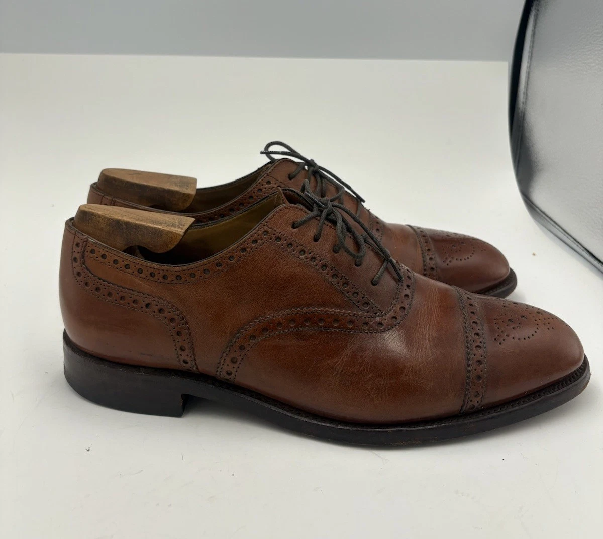 Charles Tyrwhitt Oxford Solid Dress Shoes for Men for sale  display picture 1