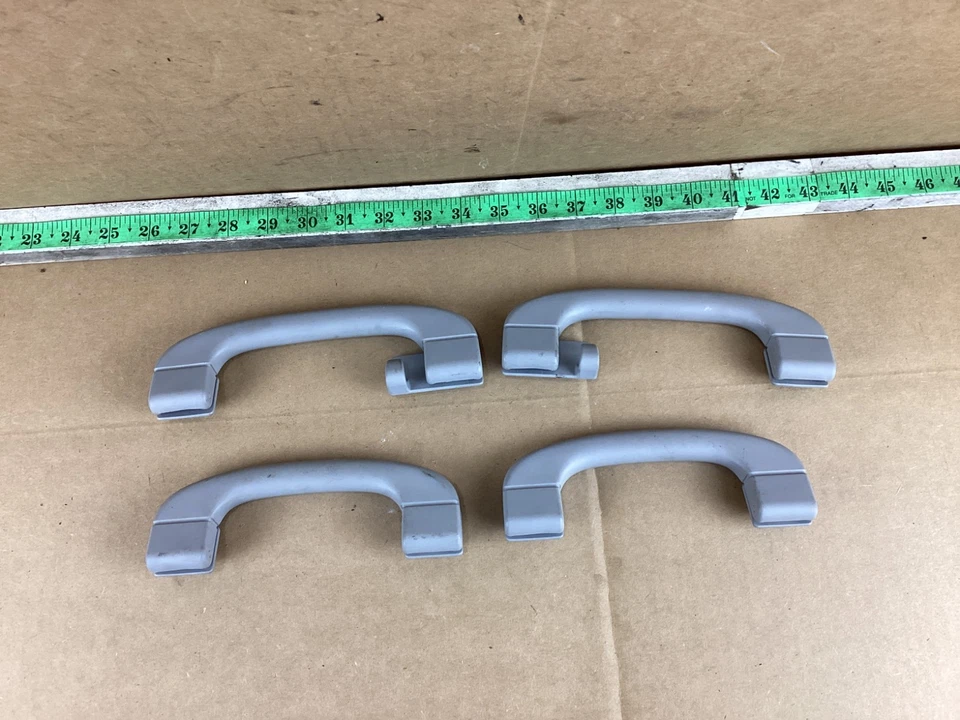 Комплект ручек захвата крыши для салона BMW E90 328i 2007–2013 годов выпуска кол-во 4 шт от оригинального производителя - Изображение 2 из 4