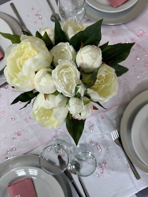 Weiße Rose und Pfingstrose Fischschale Gesteck in Kunstwasser. Premium Qualität.