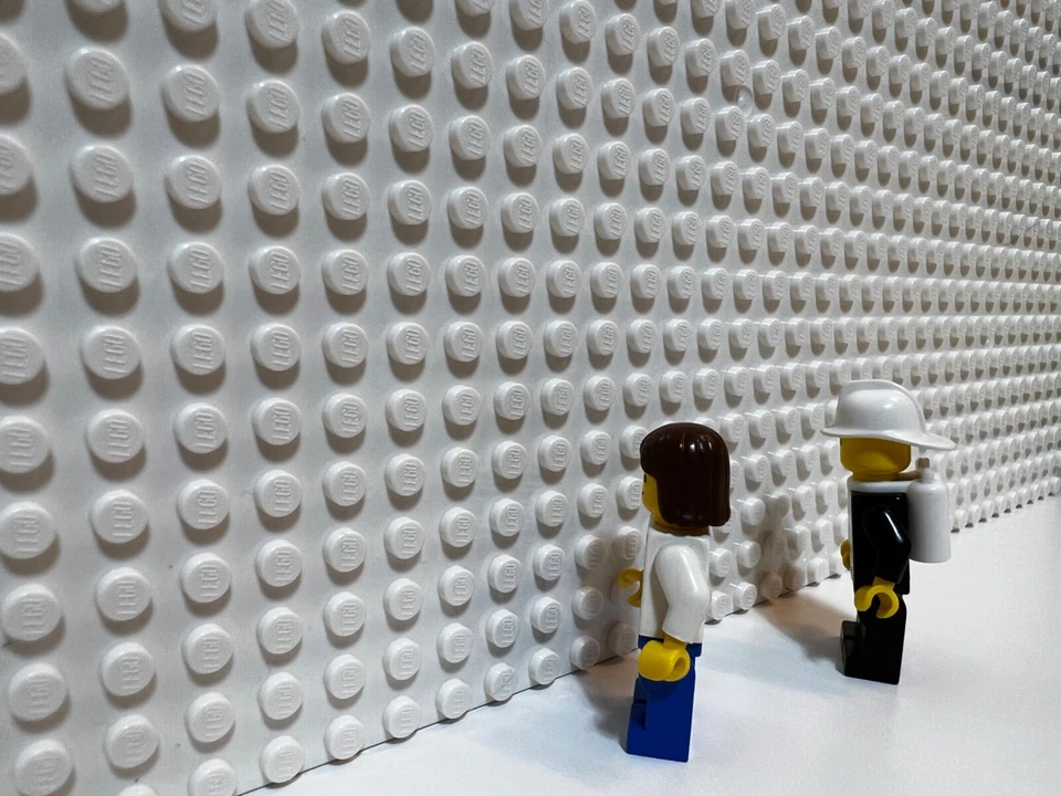 Minifiguras Lego raras do vintage Lego Firehouse (6385) fêmea e bombeiro - Imagem 3 de 4